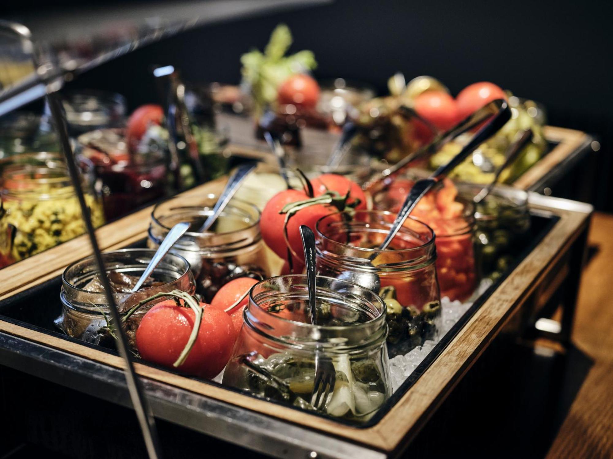 The Wellem, In The Unbound Collection By Hyatt Hotell Düsseldorf Eksteriør bilde A salad bar